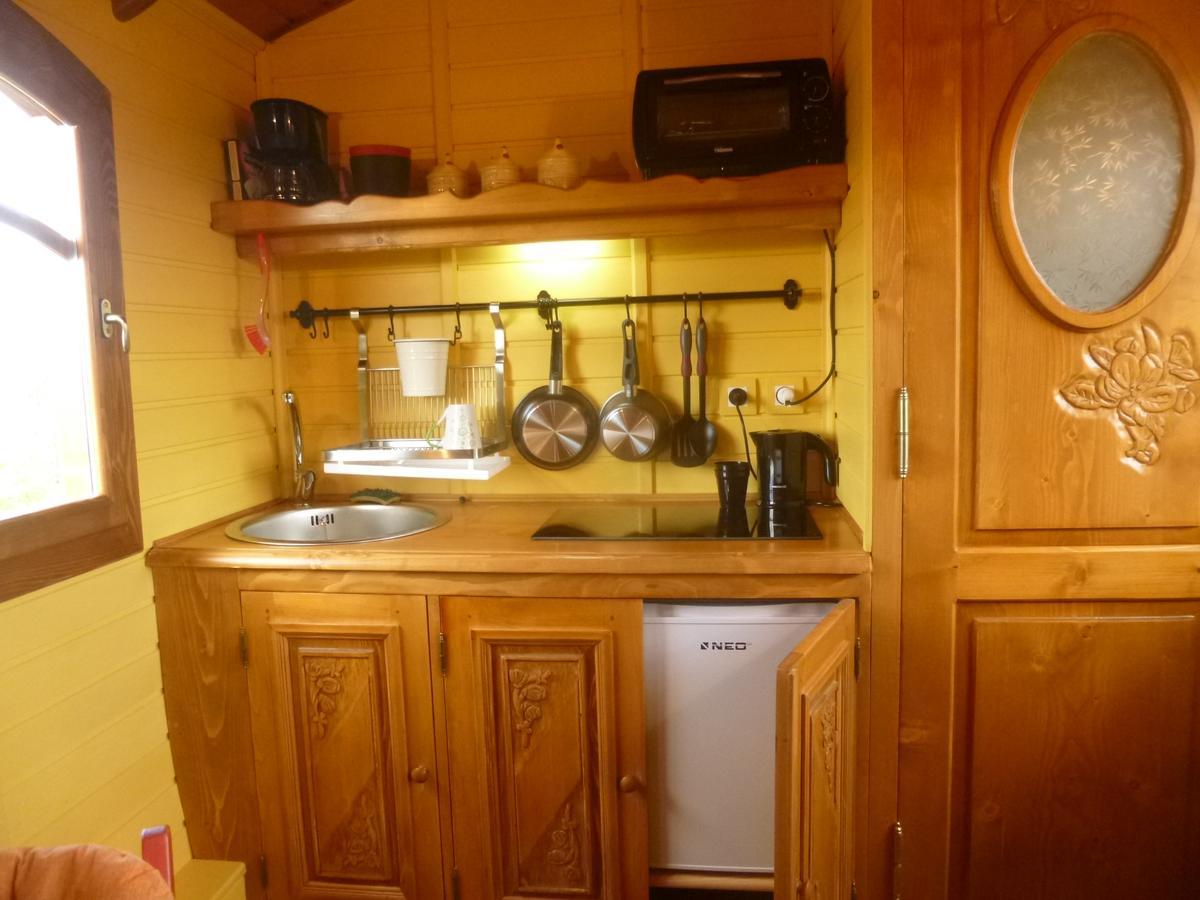La Hoguette La Roulotte De Pommette Et Billy Bed & Breakfast エクステリア 写真