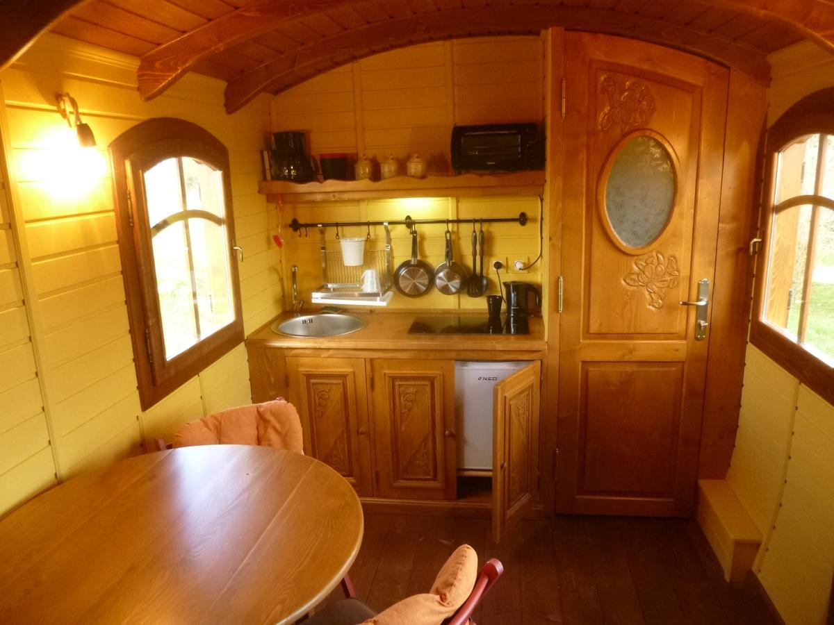 La Hoguette La Roulotte De Pommette Et Billy Bed & Breakfast エクステリア 写真