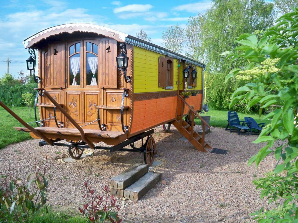 La Hoguette La Roulotte De Pommette Et Billy Bed & Breakfast エクステリア 写真